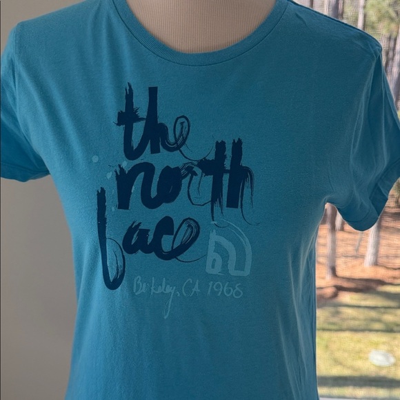 The North Face Women's Aqua Graphic Tee, Medium, VGUC - Picture 2 of 6